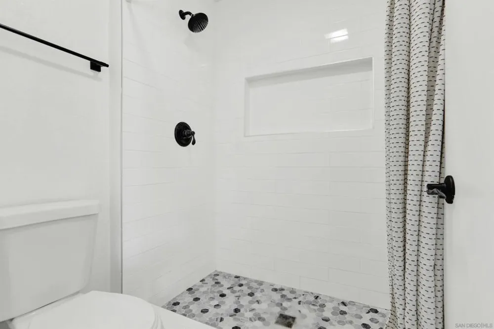 8878 Regents Road #201 San Diego, CA 92122