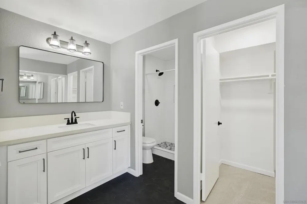 8878 Regents Road #201 San Diego, CA 92122