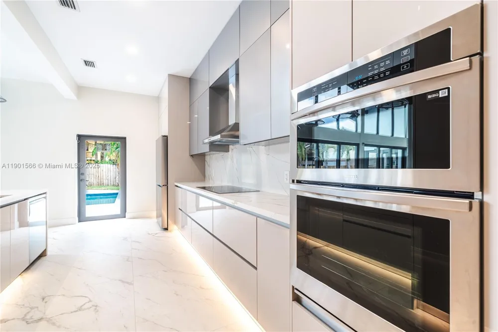 842 W Coco Plum Cir Plantation, FL 33324