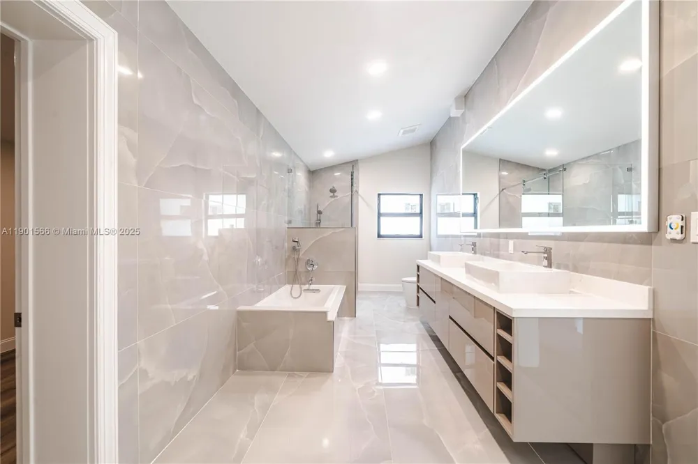 842 W Coco Plum Cir Plantation, FL 33324