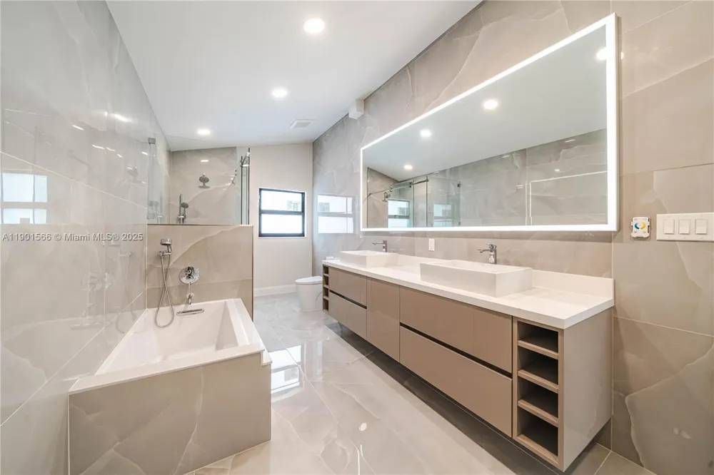842 W Coco Plum Cir Plantation, FL 33324
