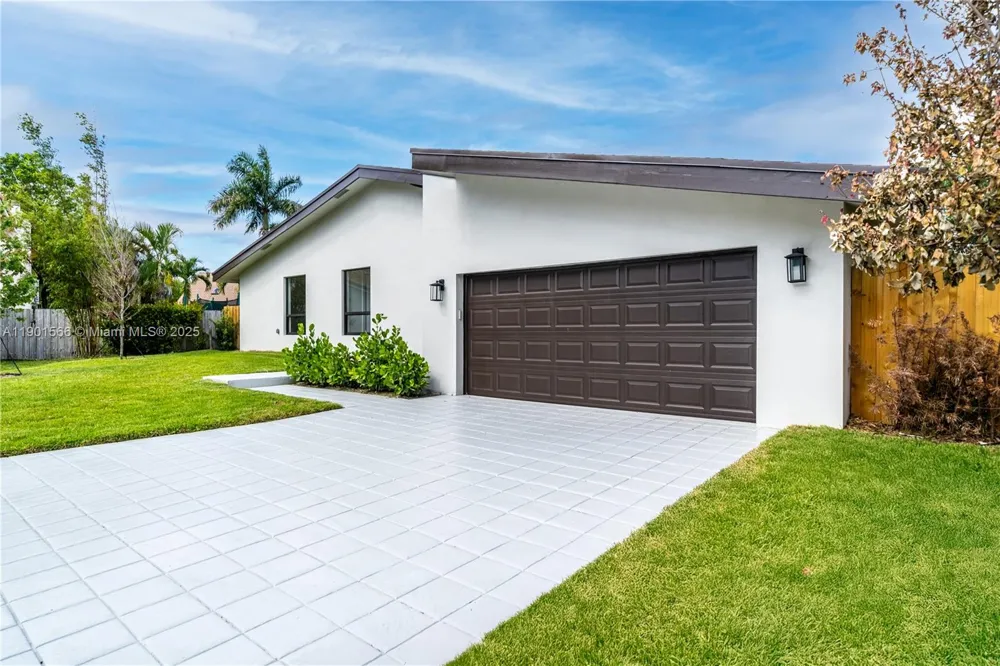 842 W Coco Plum Cir Plantation, FL 33324