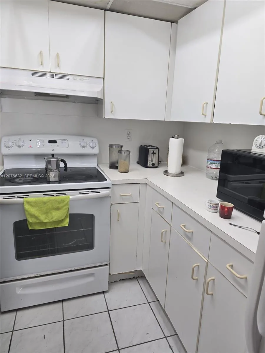 9688 Fontainebleau Blvd #409 Miami, FL 33172