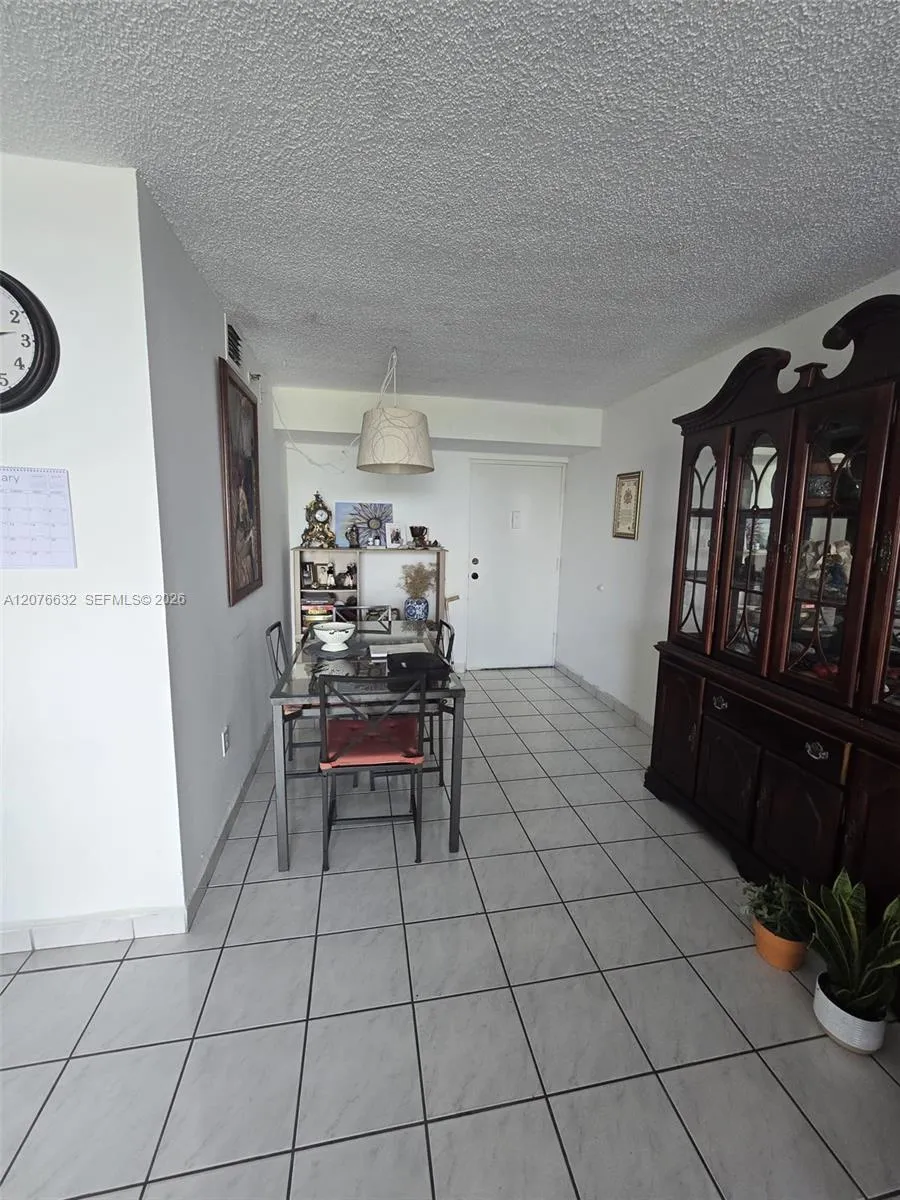 9688 Fontainebleau Blvd #409 Miami, FL 33172