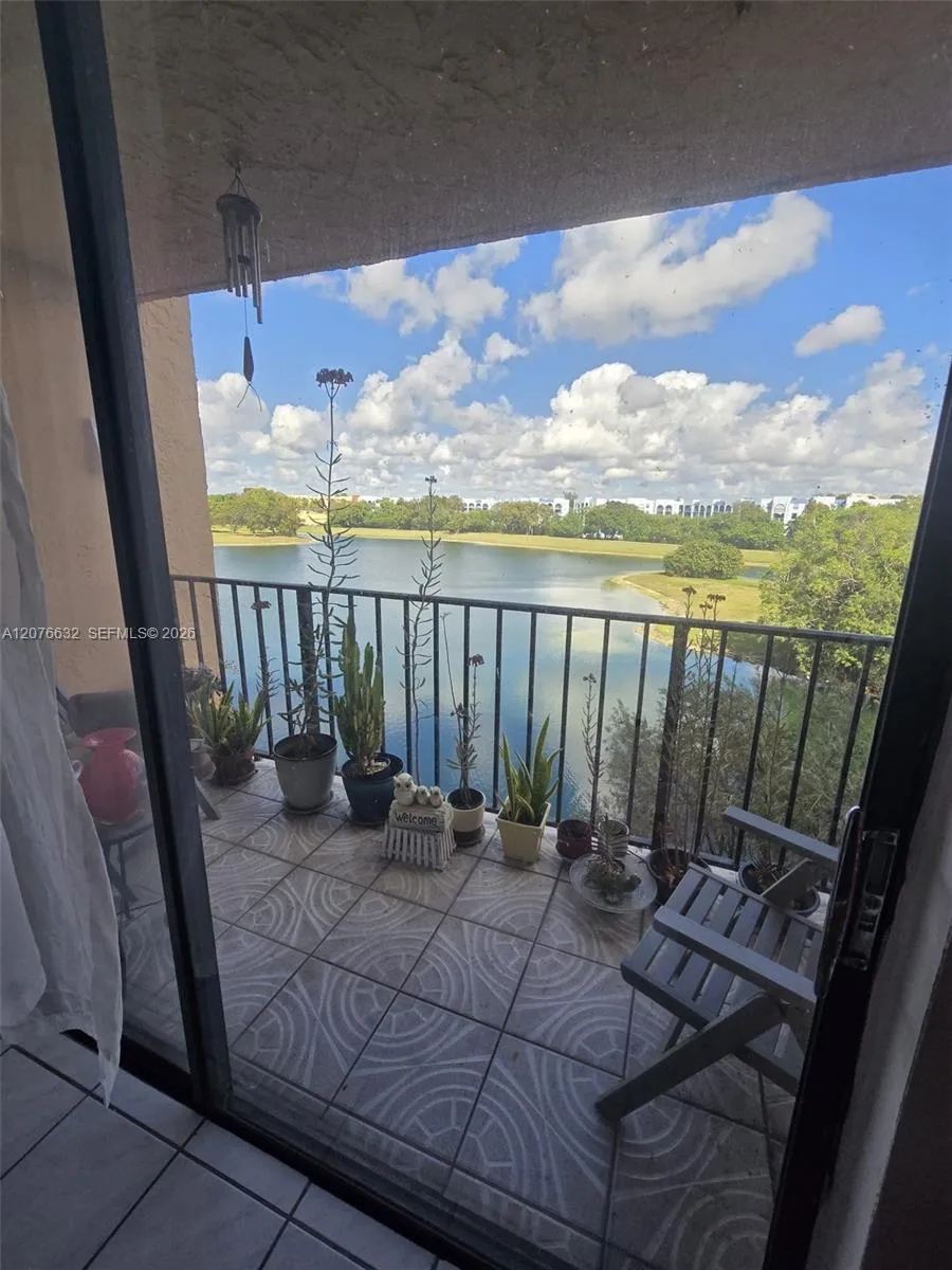 9688 Fontainebleau Blvd #409 Miami, FL 33172