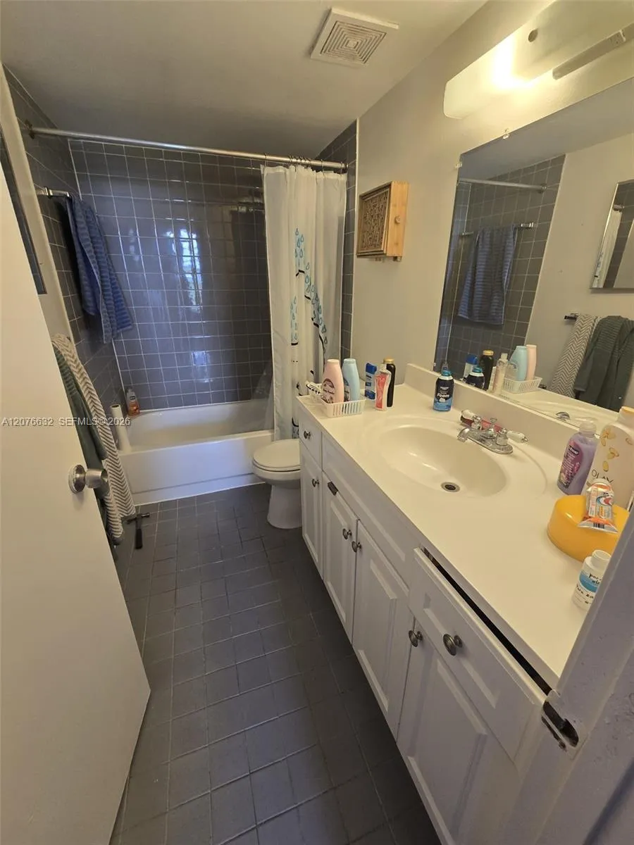 9688 Fontainebleau Blvd #409 Miami, FL 33172