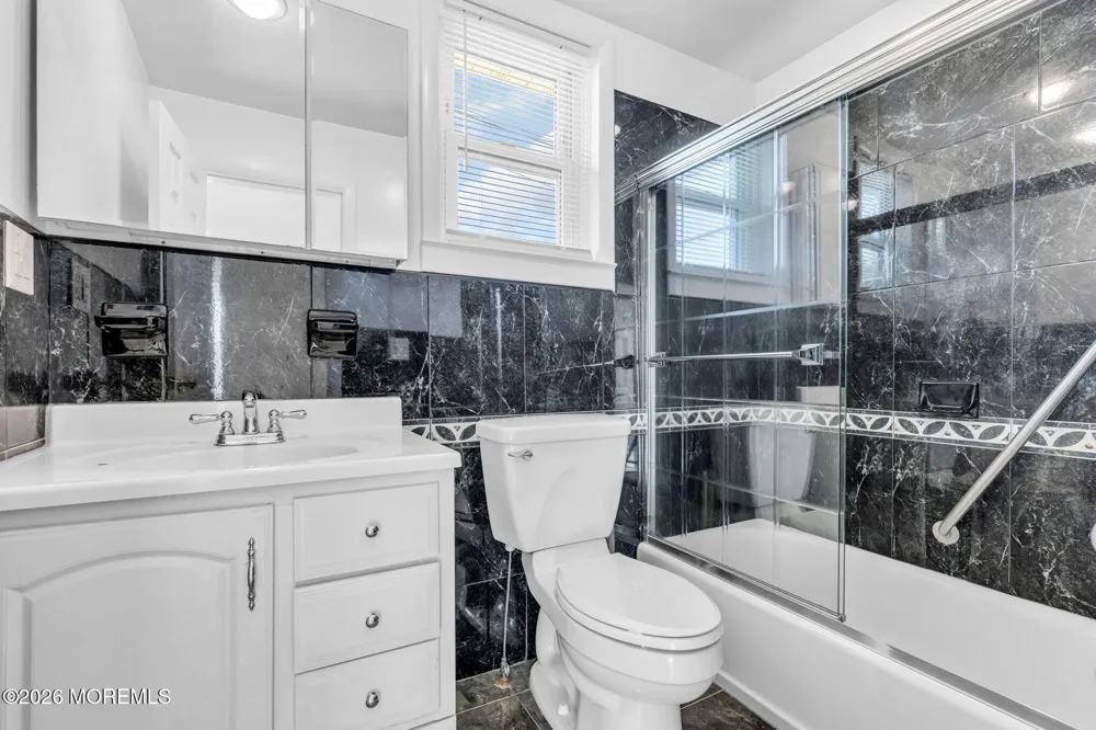 94 Neptune Place Laurence Harbor, NJ 08879