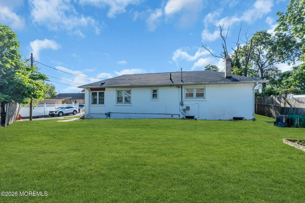 94 Neptune Place Laurence Harbor, NJ 08879