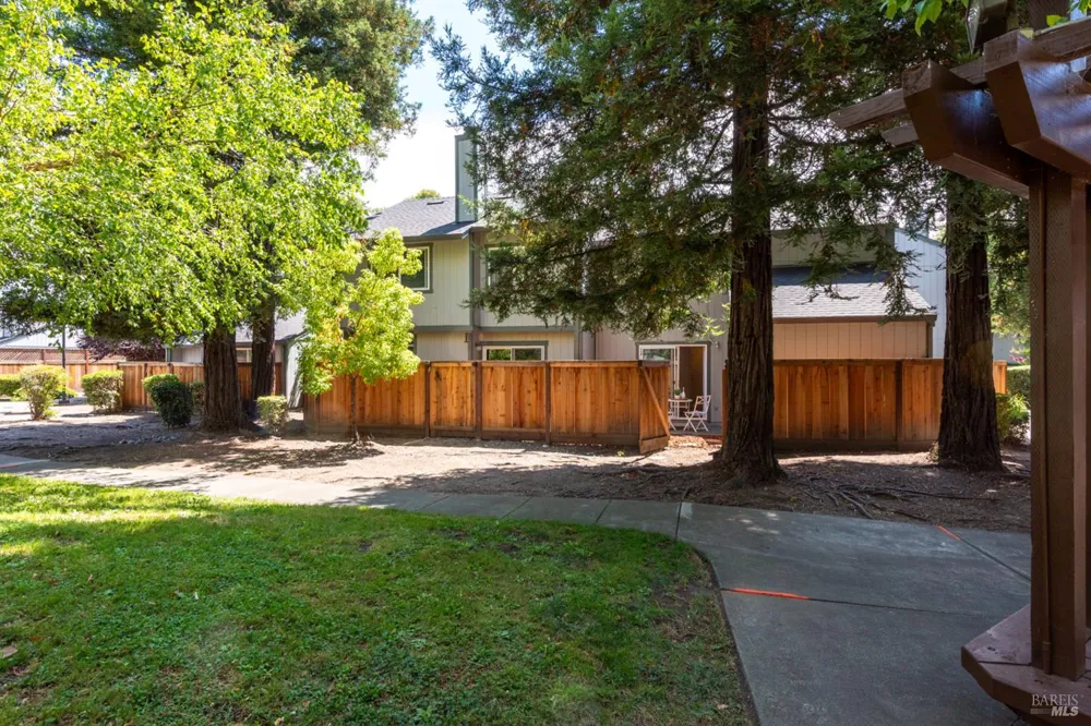 2317 Cross Avenue Santa Rosa, CA 95401