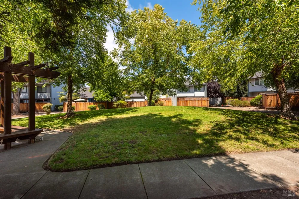 2317 Cross Avenue Santa Rosa, CA 95401