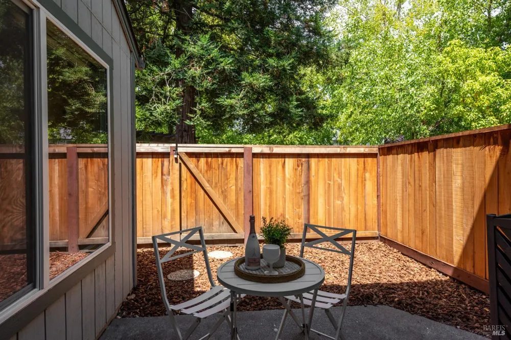 2317 Cross Avenue Santa Rosa, CA 95401