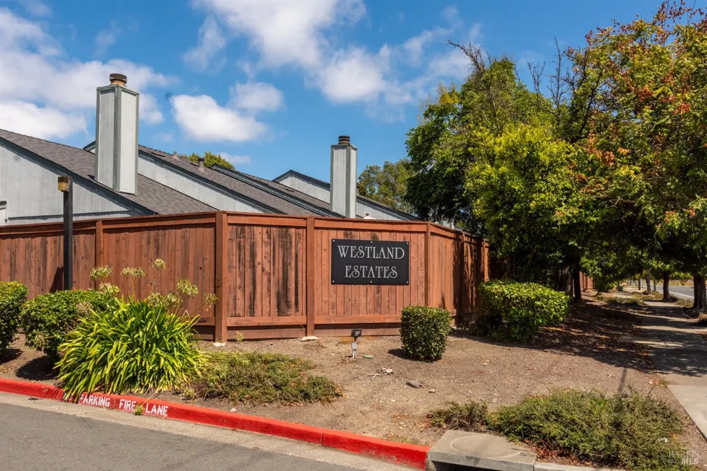 2317 Cross Avenue Santa Rosa, CA 95401