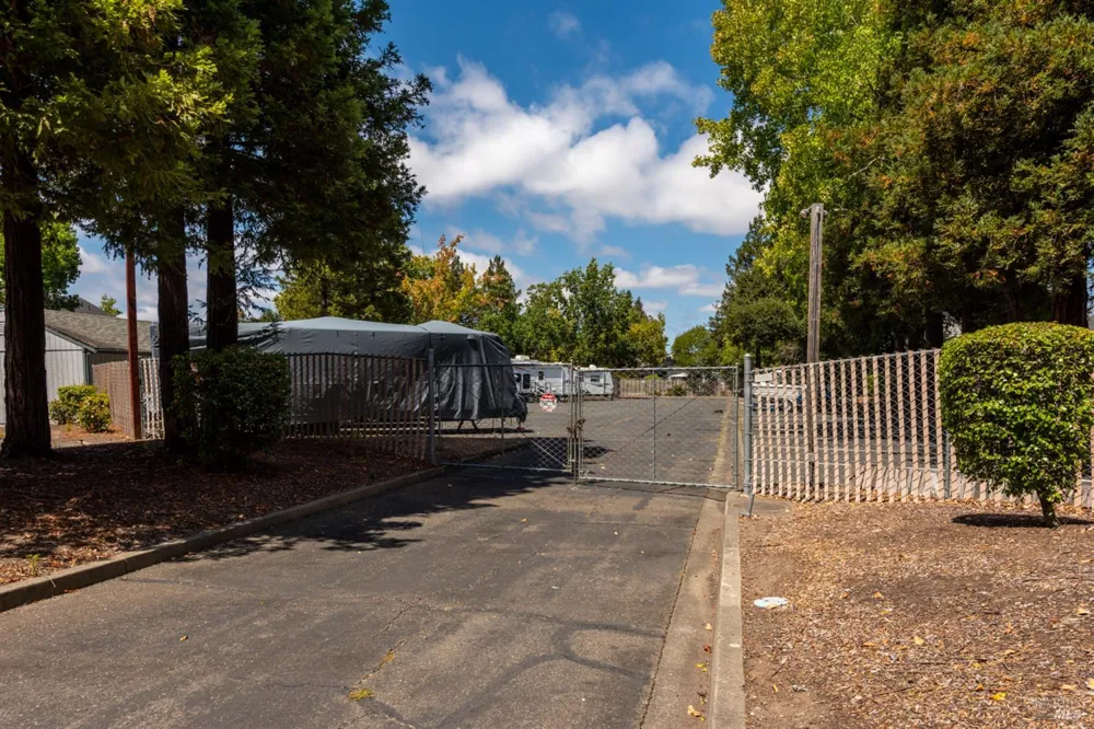 2317 Cross Avenue Santa Rosa, CA 95401