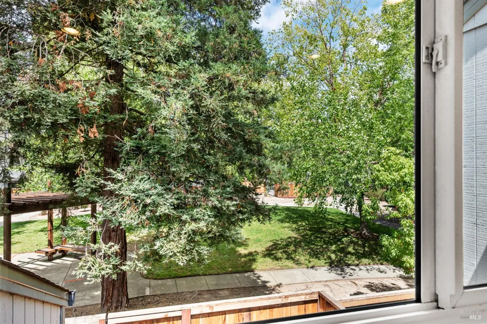 2317 Cross Avenue Santa Rosa, CA 95401