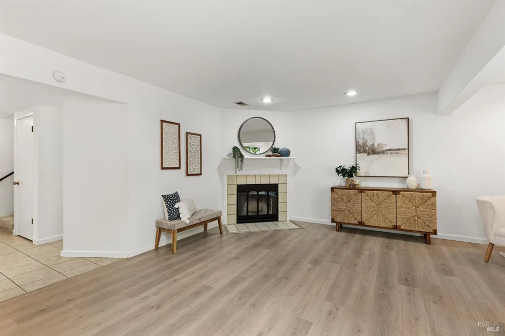 2317 Cross Avenue Santa Rosa, CA 95401
