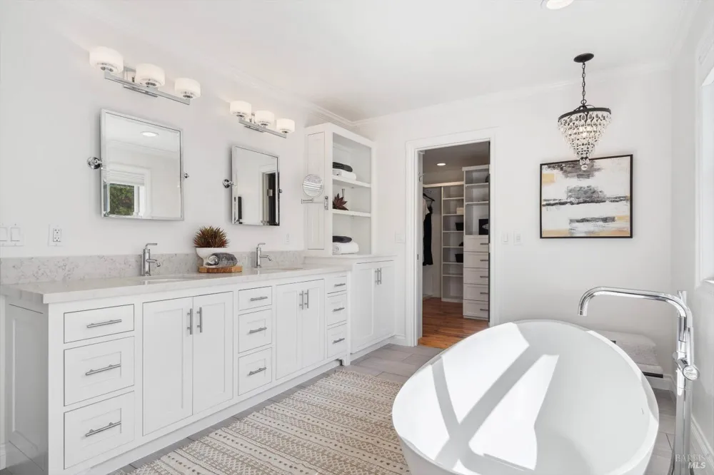 1524 Chablis Road Healdsburg, CA 95448