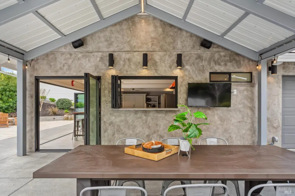1524 Chablis Road Healdsburg, CA 95448