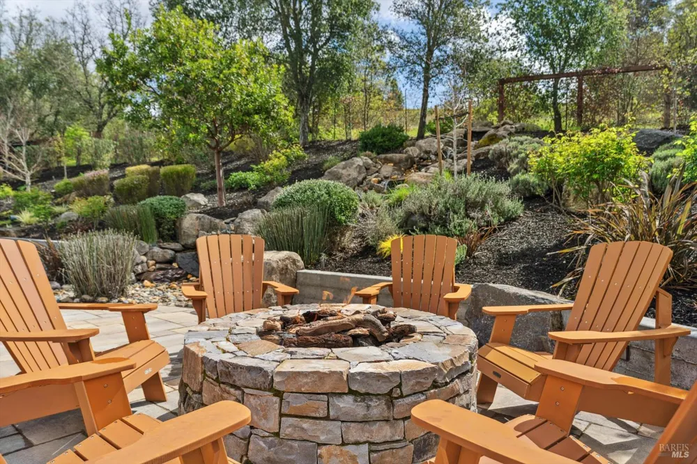 1524 Chablis Road Healdsburg, CA 95448
