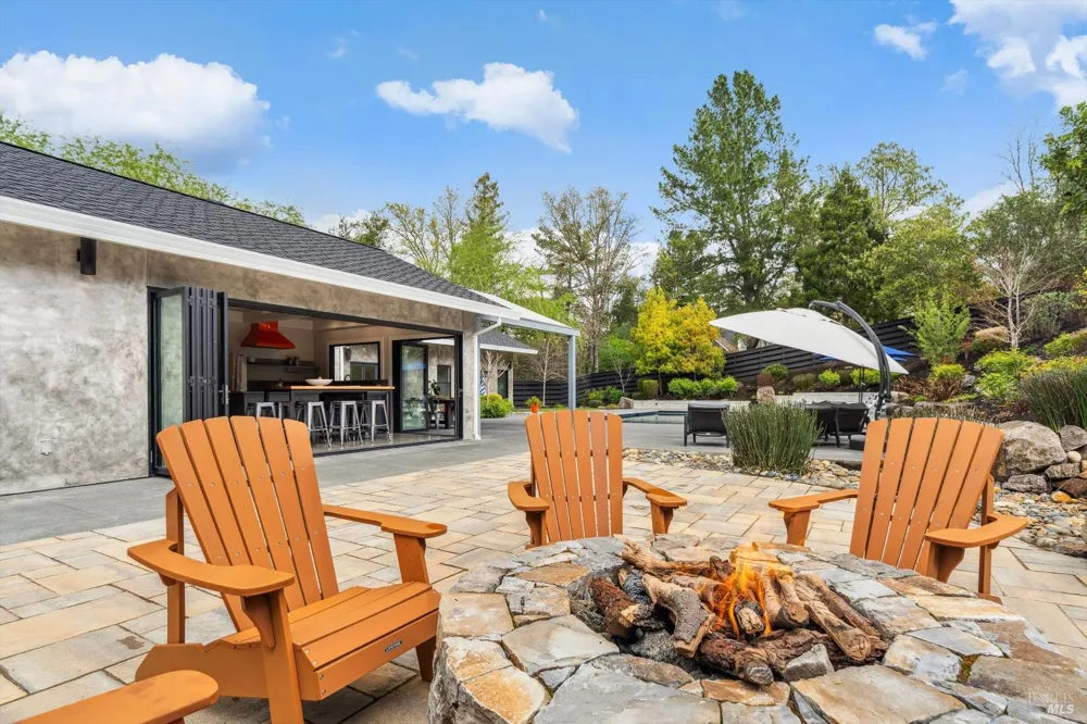 1524 Chablis Road Healdsburg, CA 95448