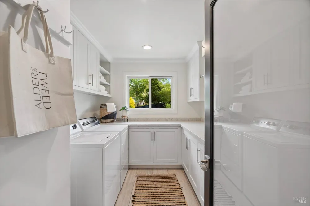 1524 Chablis Road Healdsburg, CA 95448