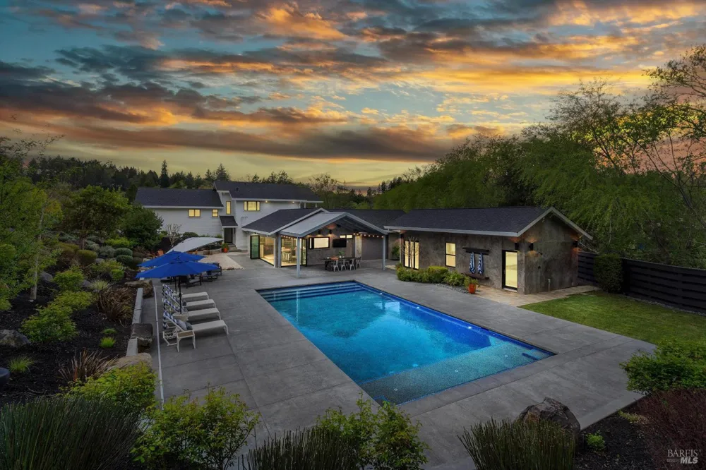 1524 Chablis Road Healdsburg, CA 95448