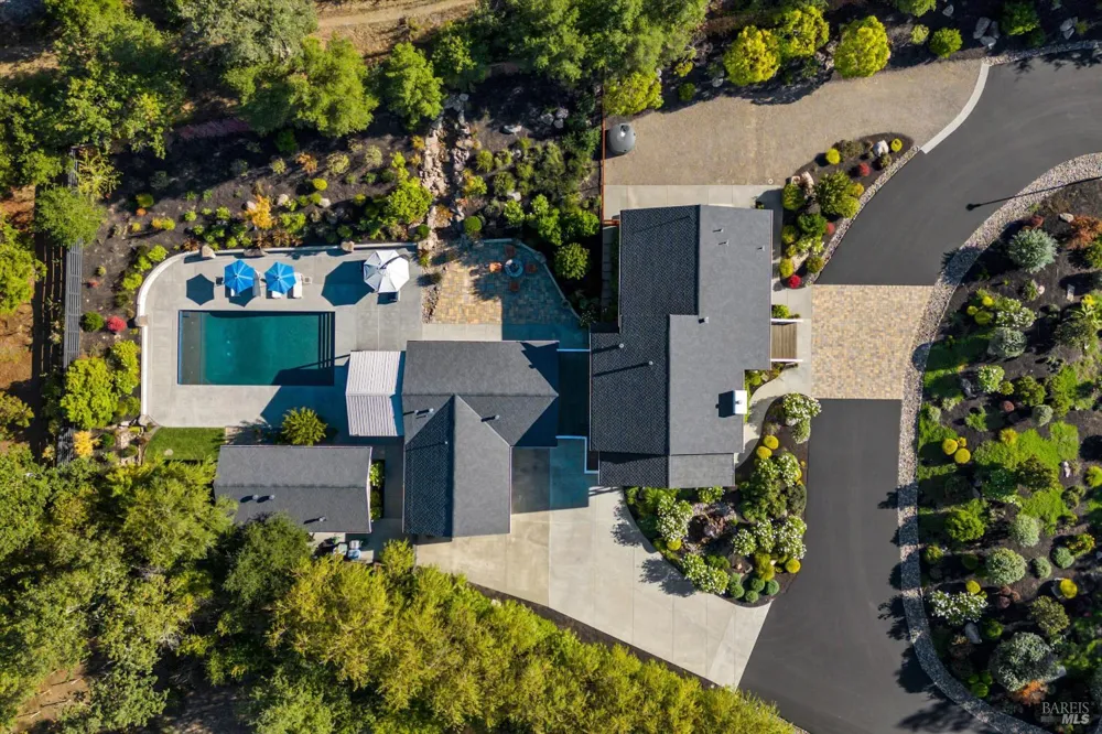 1524 Chablis Road Healdsburg, CA 95448