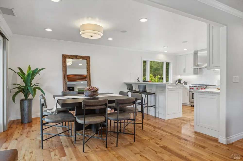 1524 Chablis Road Healdsburg, CA 95448