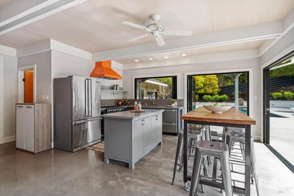 1524 Chablis Road Healdsburg, CA 95448