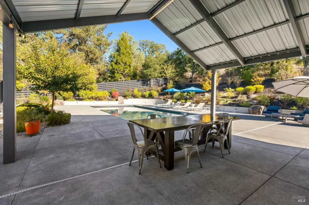 1524 Chablis Road Healdsburg, CA 95448