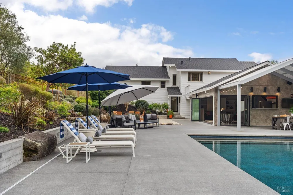 1524 Chablis Road Healdsburg, CA 95448