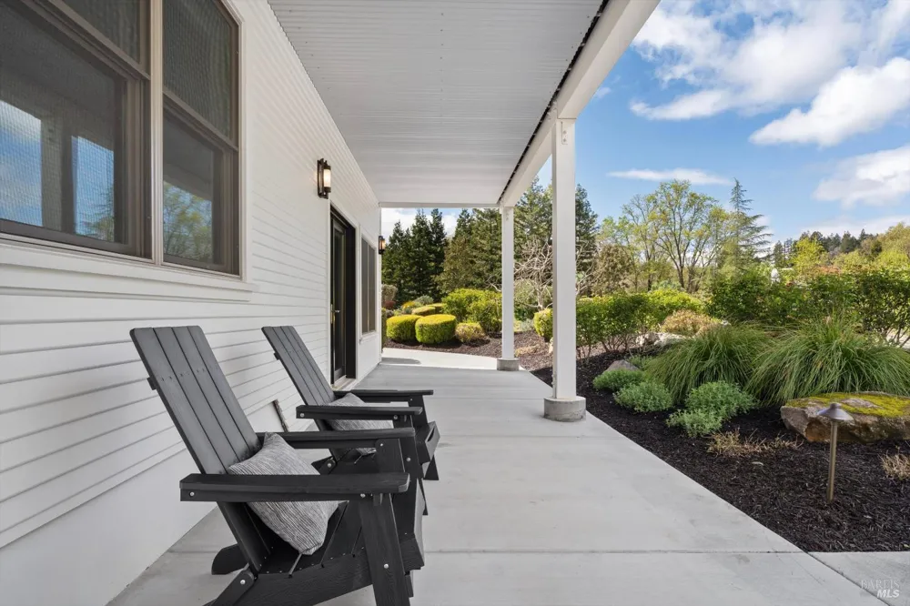 1524 Chablis Road Healdsburg, CA 95448