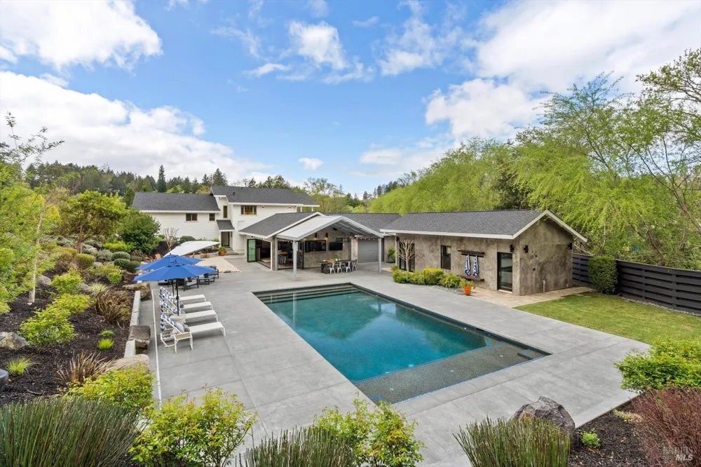 1524 Chablis Road Healdsburg, CA 95448