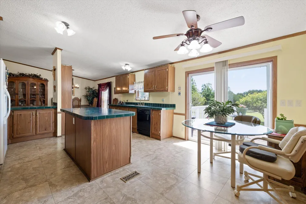 3022 Mowbray Pike Soddy Daisy, TN 37379