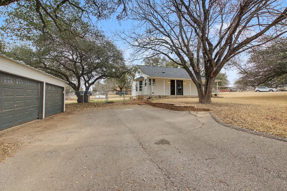 4308 Mountain View Drive Kingsland, TX 78639