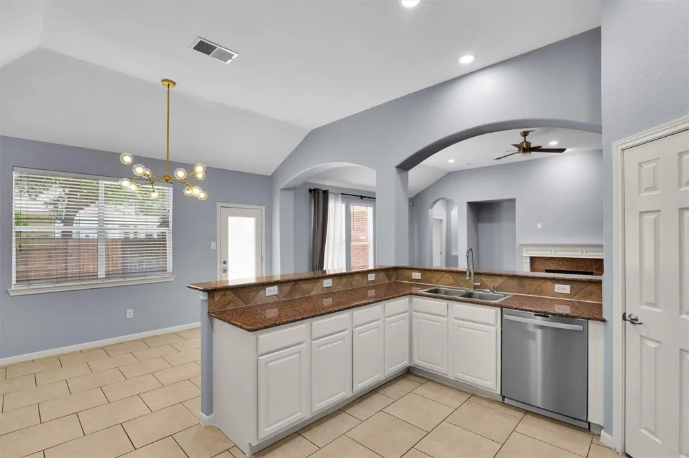7 Caelin Court The Woodlands, TX 77382
