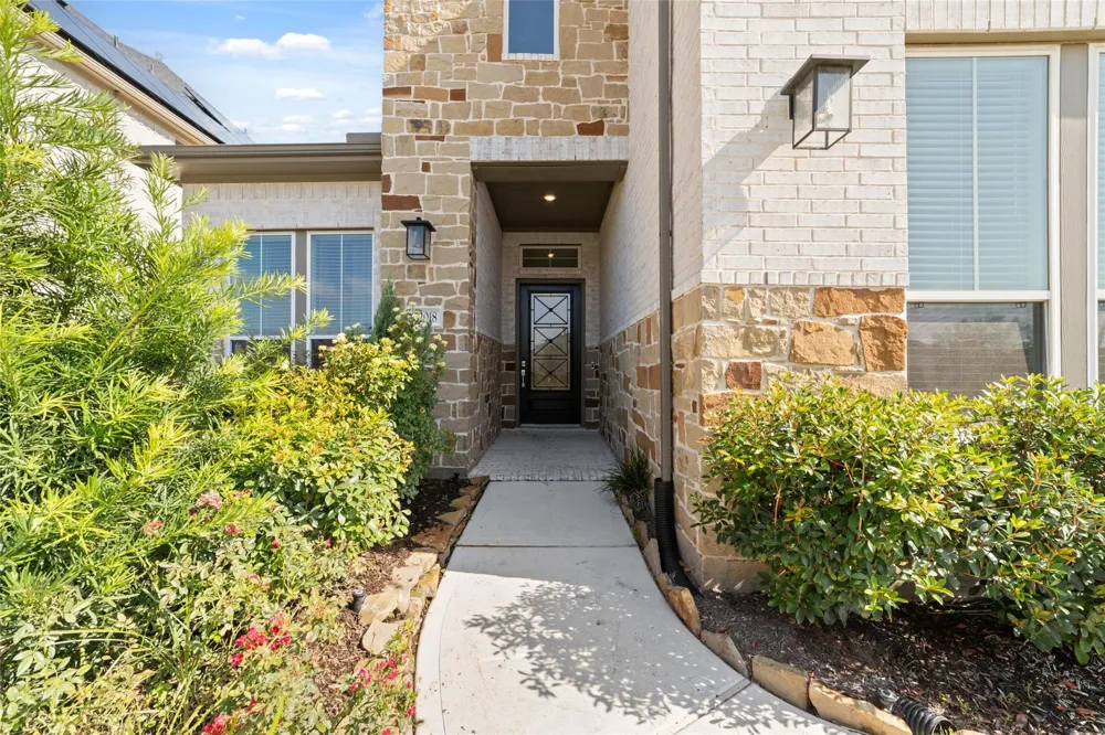 32018 Crested Knoll Court Fulshear, TX 77441