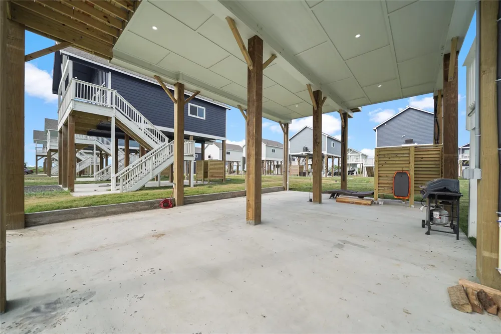 1070 Cedar Lane Gilchrist, TX 77617