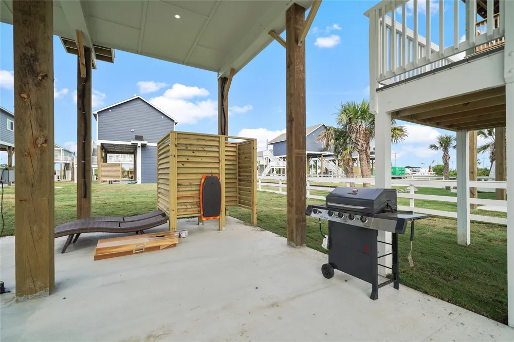 1070 Cedar Lane Gilchrist, TX 77617