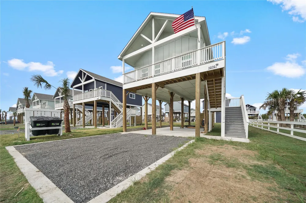 1070 Cedar Lane Gilchrist, TX 77617
