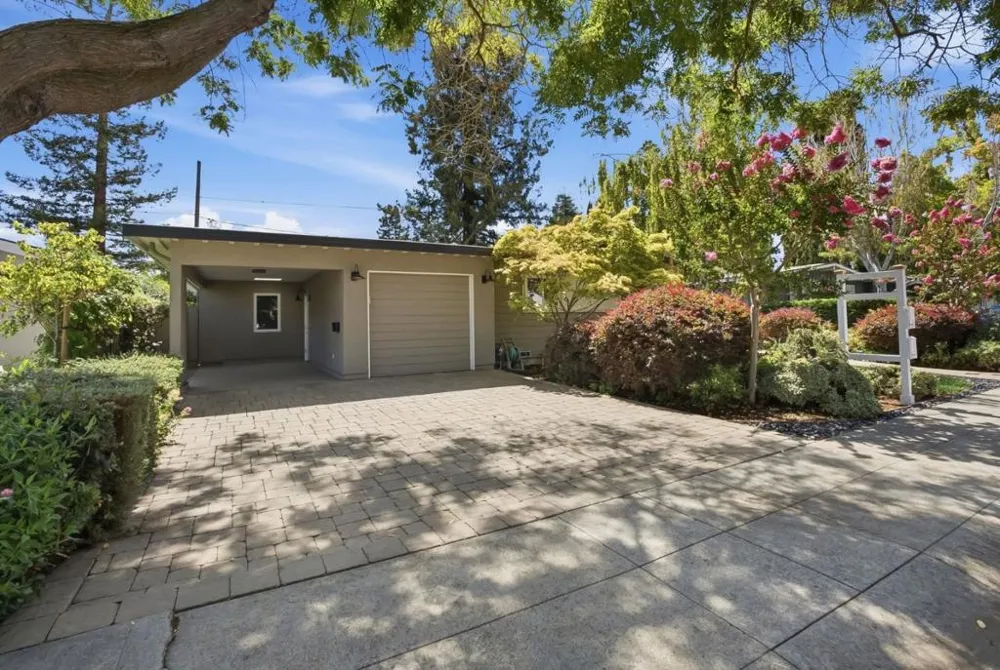 952 Dennis Drive Palo Alto, CA 94303