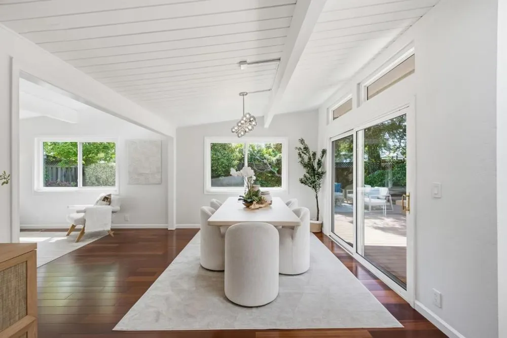 952 Dennis Drive Palo Alto, CA 94303