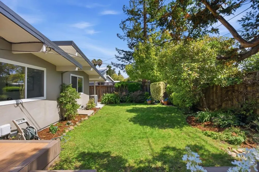 952 Dennis Drive Palo Alto, CA 94303
