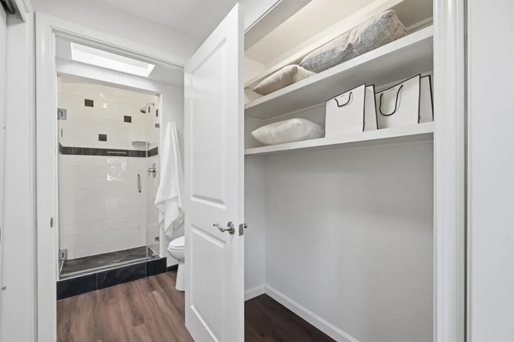 952 Dennis Drive Palo Alto, CA 94303