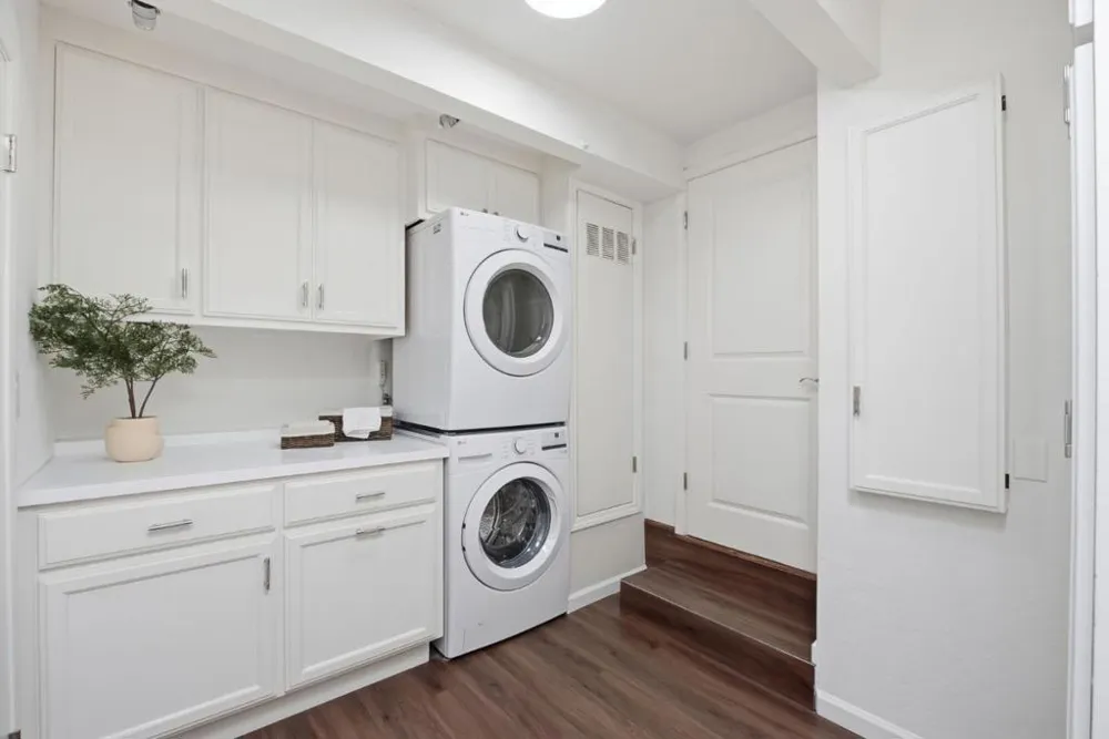 952 Dennis Drive Palo Alto, CA 94303