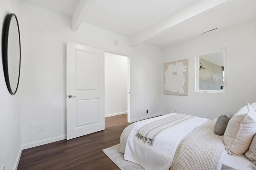 952 Dennis Drive Palo Alto, CA 94303