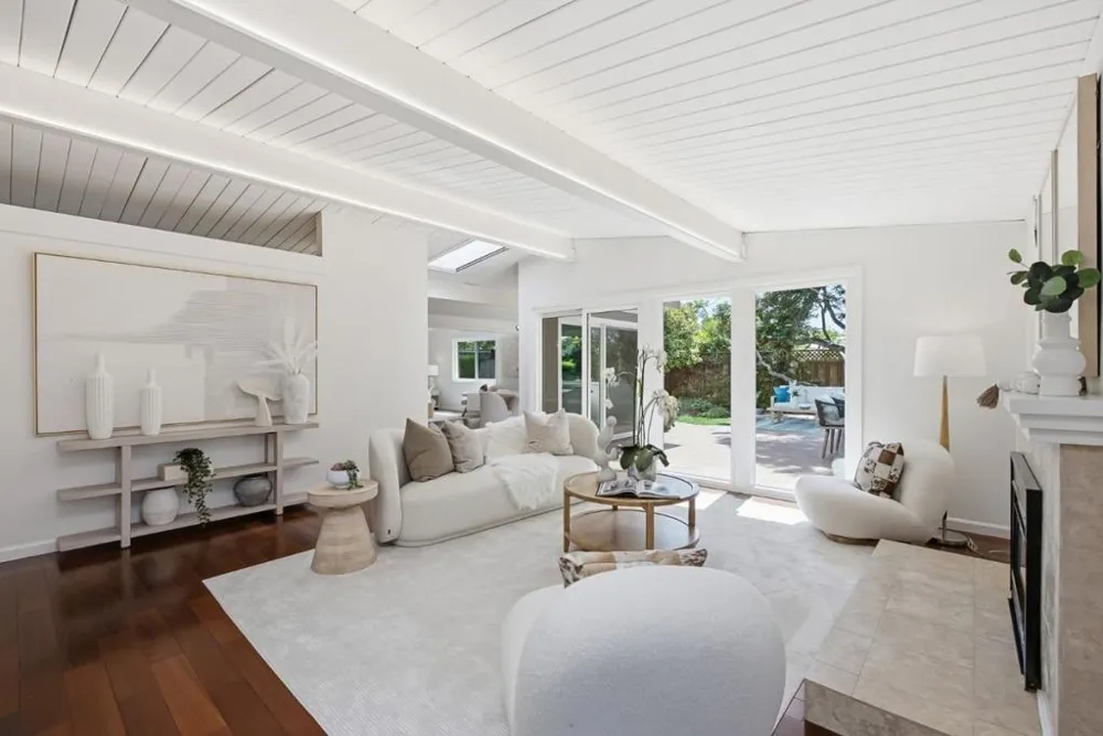 952 Dennis Drive Palo Alto, CA 94303