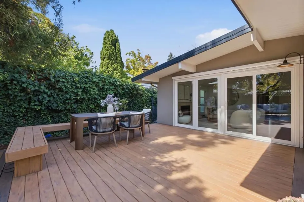 952 Dennis Drive Palo Alto, CA 94303