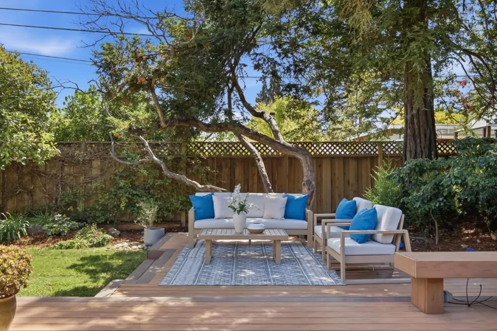 952 Dennis Drive Palo Alto, CA 94303