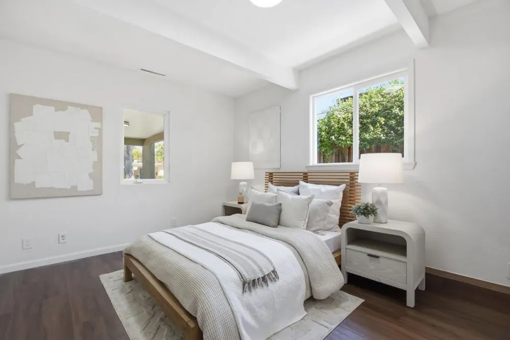 952 Dennis Drive Palo Alto, CA 94303
