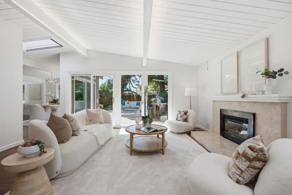 952 Dennis Drive Palo Alto, CA 94303